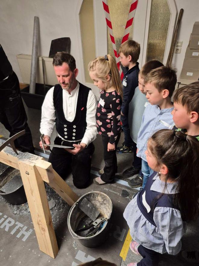 Bild zu Kinderempfang im historischen Steinsaal