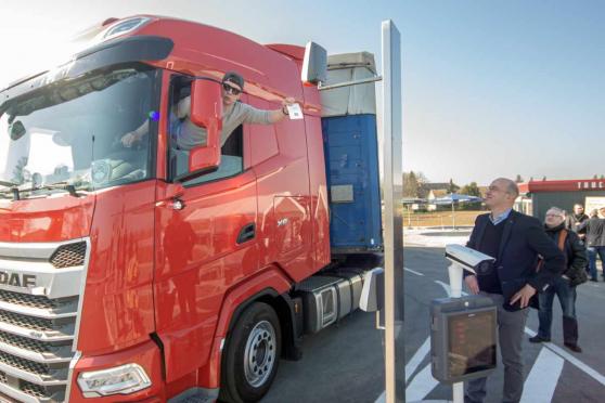 Neuer High-Tech LKW-Parkplatz bei Bautzen in Betrieb