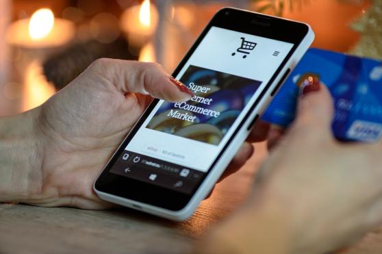 Von der Brieftasche zum Smartphone: Bargeldloses Zahlen durch digitale Bezahlmethoden 